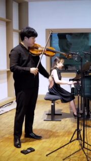 Memories from July!
I really wanted to share this video long ago but had to keep it to myself since it was for Geneva. But finally it has done its job and happy to share it!
One of my favorite pieces for the classical viola literatureโฆ
๐ผJ.N. Hummel: Viola Sonata in E-flat, Op.5 No.3
I. Allegro moderato
Thank you @tonmeister_joshua.yw.park for the amazing recording and @manaoguchi for playing amazingly as always! Such a wonderful memory!