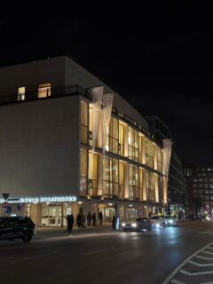 I am so happy to share that I have passed my trial @staatsorchesterhamburg @staatsoperhamburg! 😆🍾

I couldn’t have imagined a more diverse first season in my first job. From learning so much new opera repertoire, symphonies and chamber music, and even making my solo debut with the orchestra. It has truly been an unforgettable year.

I am incredibly grateful for the opportunity, the trust, and all the support I have received throughout this season.
Looking forward to all the wonderful musical moments we will create together.
It’s now just the beginning😉

Soli Deo Gloria
#endlich #hamburger

함부르크에서의 첫 시즌을 잘 마무리하고 수습 기간도 무사히 통과했습니다! 😊
항상 응원해 주시는 모든 분들께 진심으로 감사드립니다. 이제 정말 시작이라는 마음으로 앞으로도 좋은 음악 들려드리겠습니다!
Soli Deo Gloria
#햄버거 #함부르크